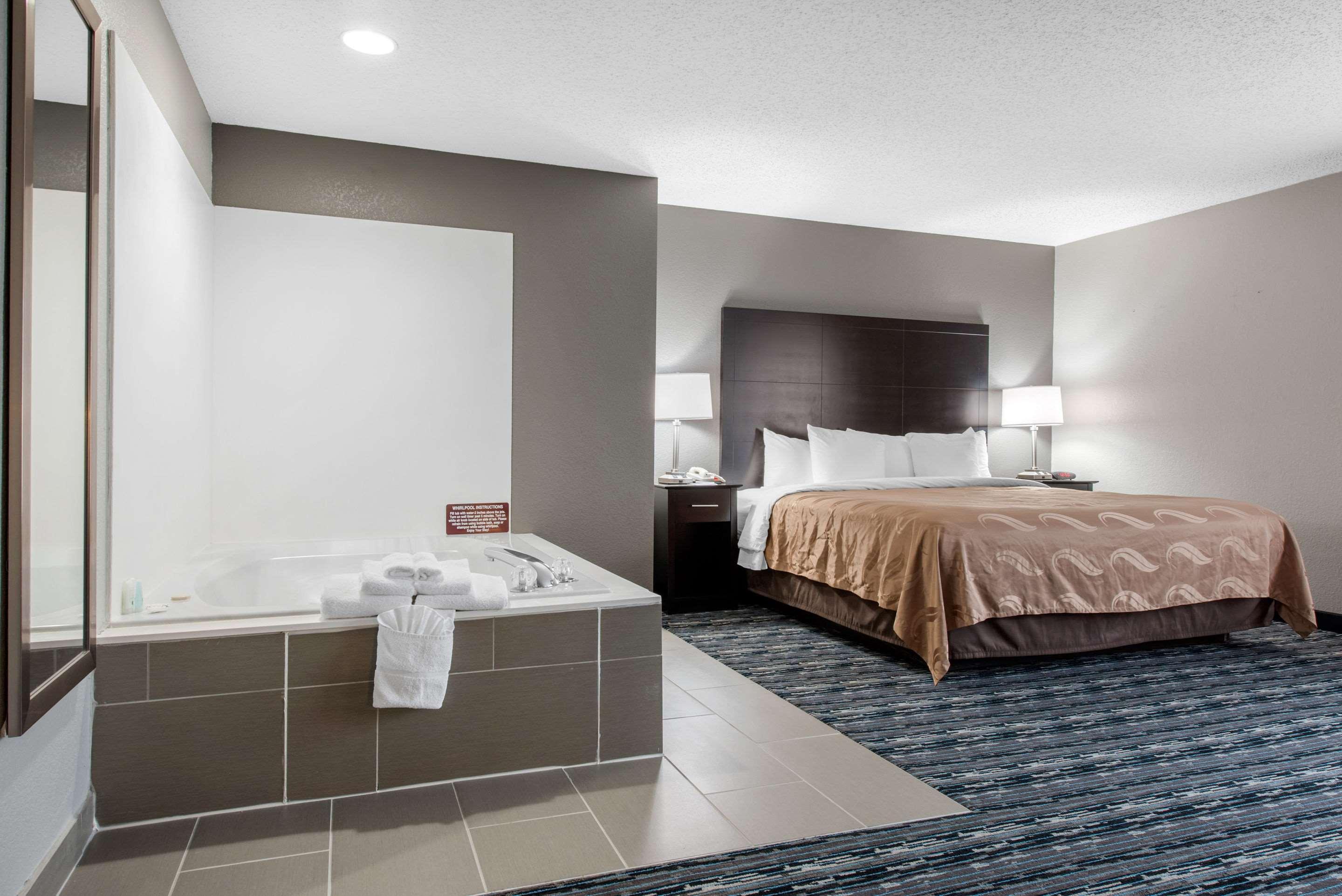 Quality Inn & Suites Brownsburg - Indianapolis West Exterior foto