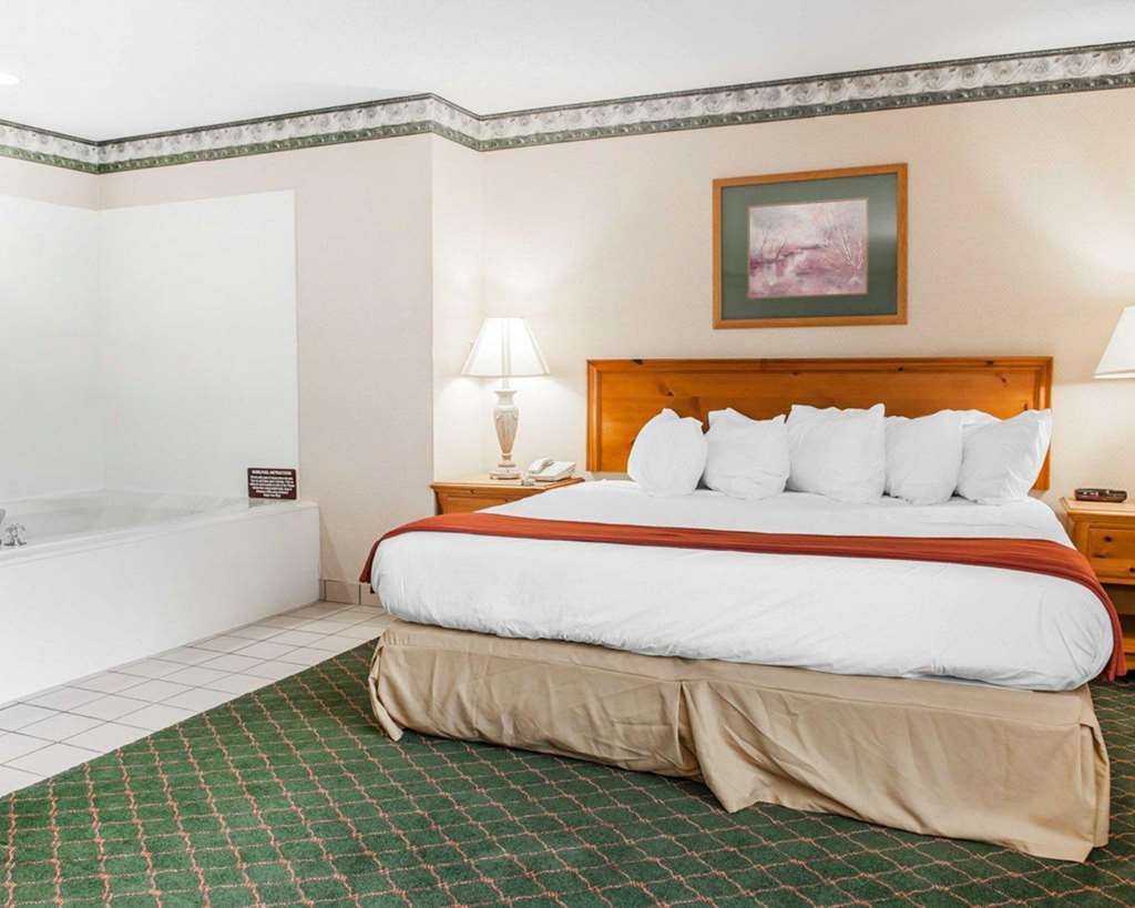 Quality Inn & Suites Brownsburg - Indianapolis West Quarto foto